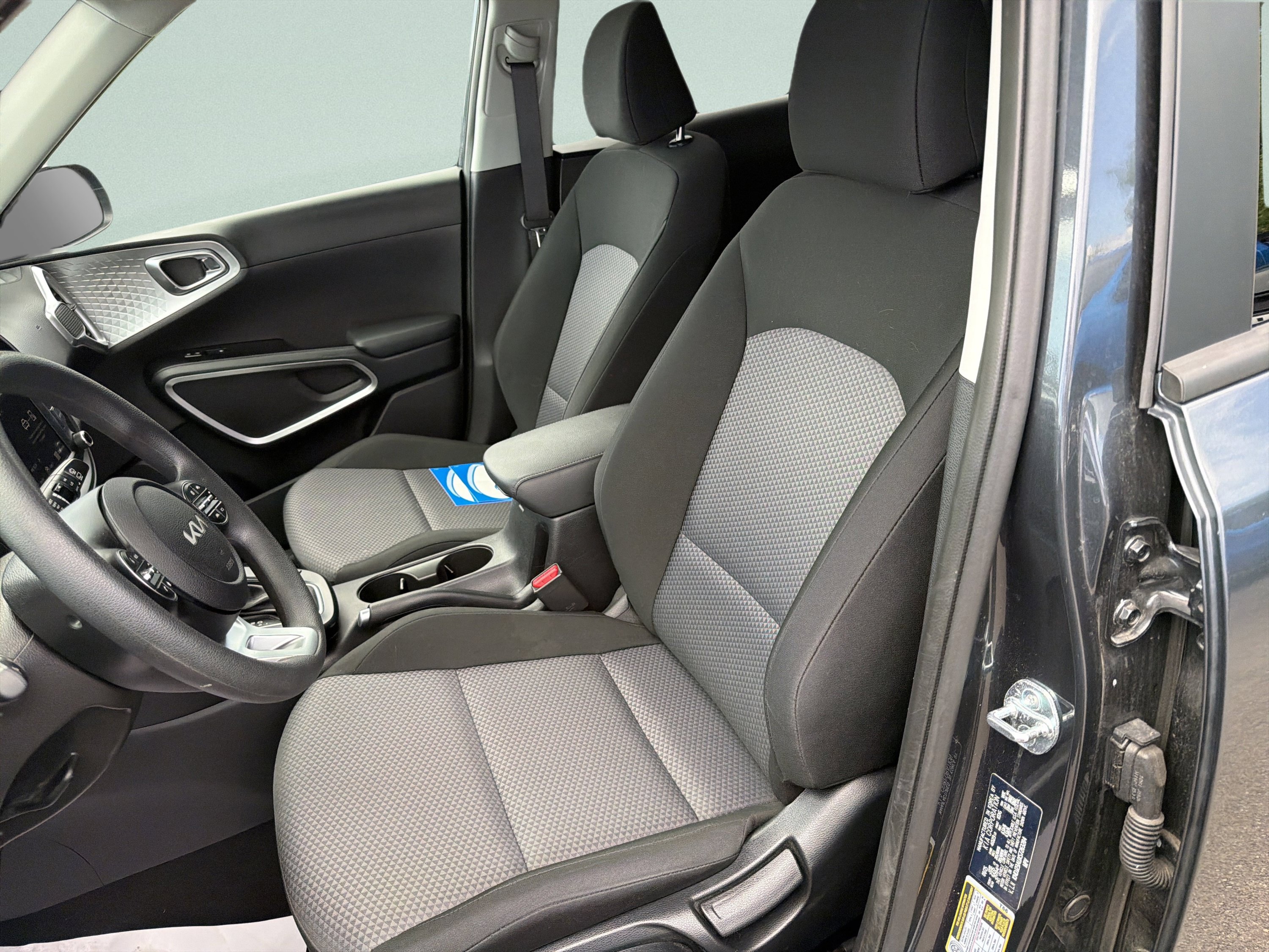 Used 2025 Kia Soul LX w/ LX Technology Package FWD image 12