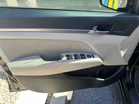 Used 2017 Hyundai Elantra SE FWD image 10
