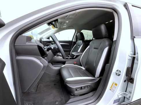 Certified 2025 Buick Envision Sport Touring image 10