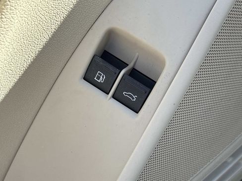 Used 2009 Volkswagen Eos Lux image 33