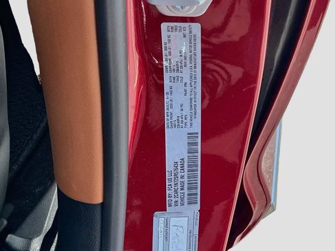 Used 2025 Chrysler Pacifica Pinnacle FWD image 35