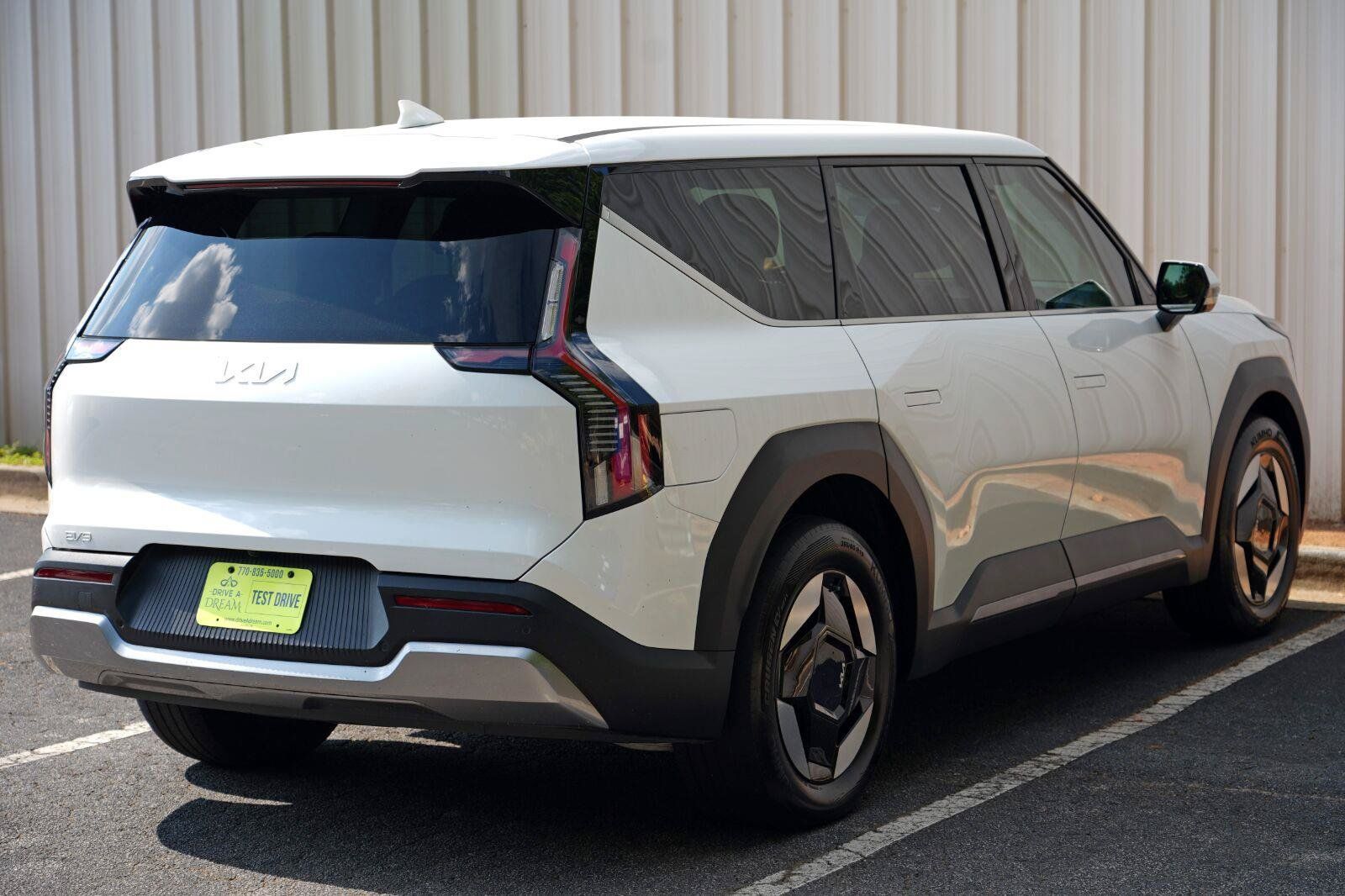 Used 2024 Kia EV9 Light Long Range RWD image 57