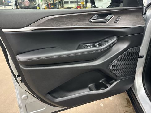 New 2025 Jeep Grand Cherokee Limited AWD/4WD image 26
