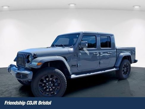 Used 2023 Jeep Gladiator Overland AWD/4WD image 1