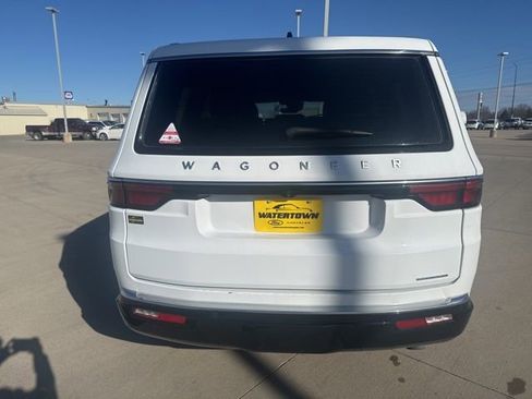 Used 2024 Jeep Wagoneer Series II AWD/4WD image 6