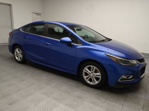 Used 2017 Chevrolet Cruze LT w/ Convenience Package FWD image 11