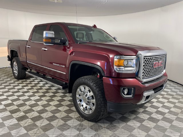 Used 2016 GMC Sierra 2500 Denali w/ Duramax Plus Package AWD/4WD image 24