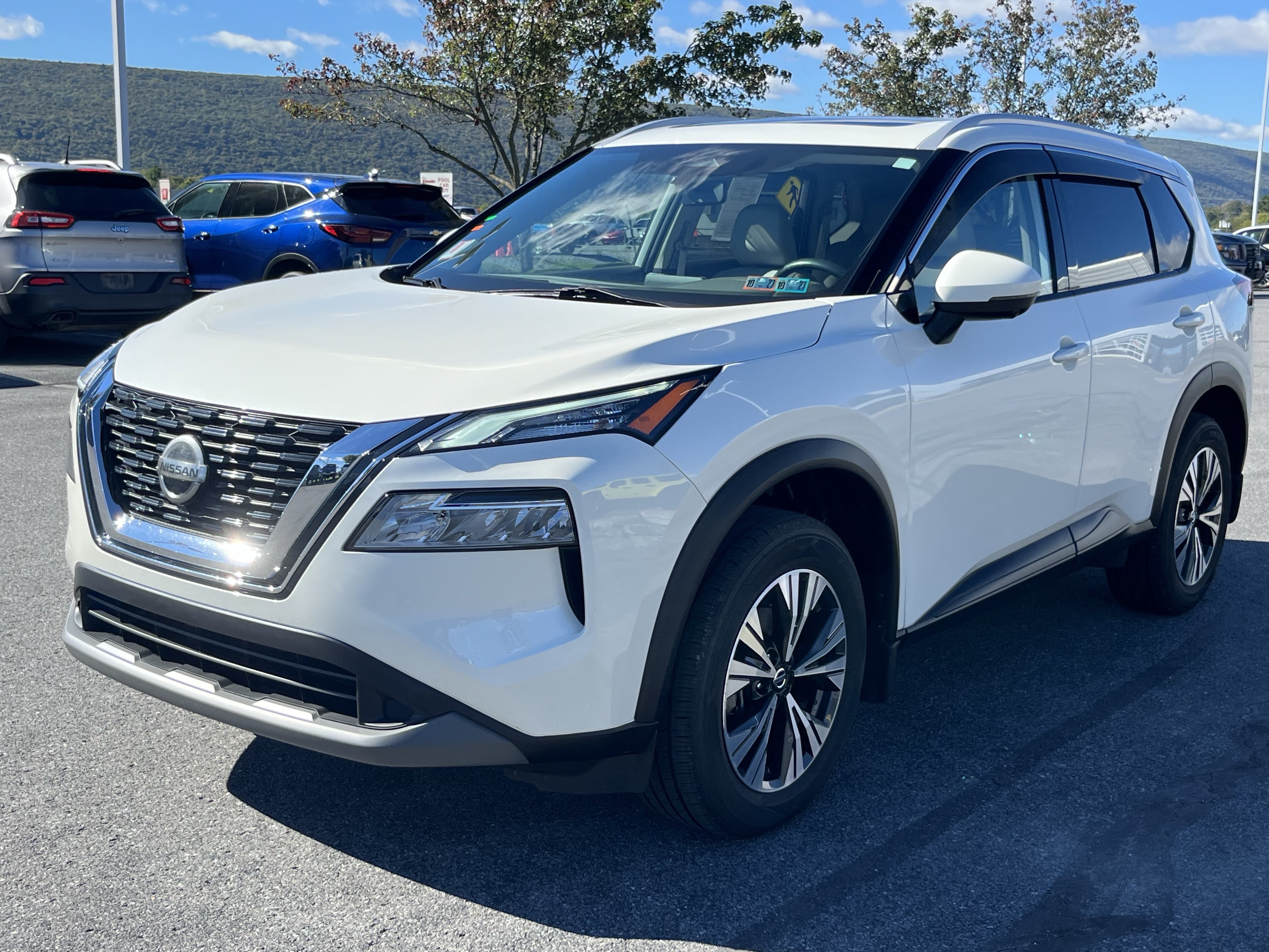 Used 2021 Nissan Rogue SV w/ Premium Package AWD/4WD image 11