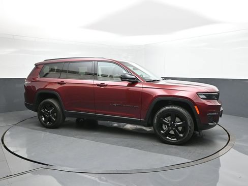 New 2025 Jeep Grand Cherokee L Limited w/ Black Appearance Package image 17