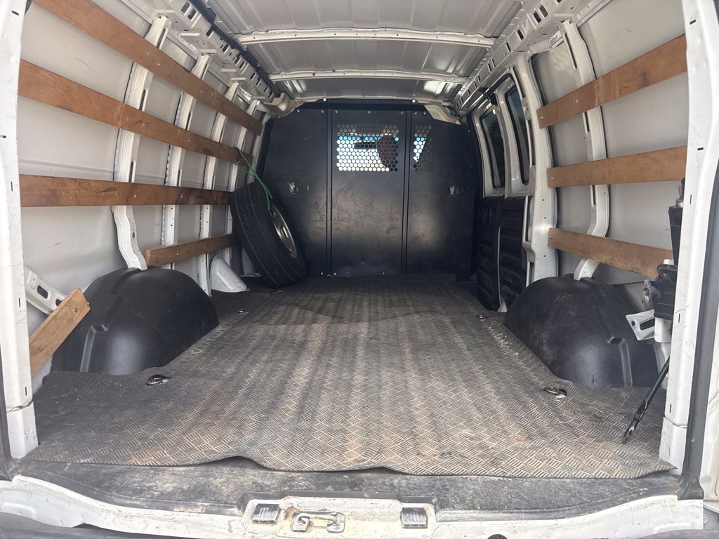 Used 2022 Chevrolet Express 2500 w/ Driver Convenience Package RWD image 5