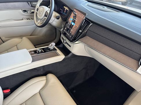 New 2026 Volvo XC90 T8 Ultra w/ Protection Package Premier AWD/4WD image 16