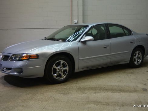 Used 2005 Pontiac Bonneville SE image 28