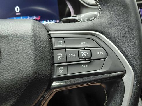 Used 2022 Jeep Grand Cherokee Altitude AWD/4WD image 8