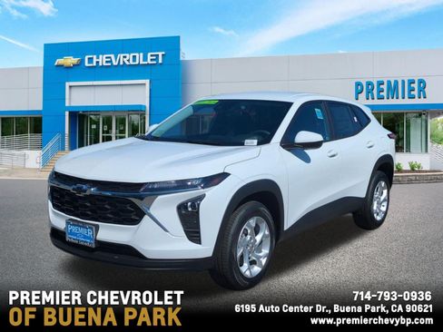 New 2026 Chevrolet Trax LS w/ LS Convenience Package FWD image 1
