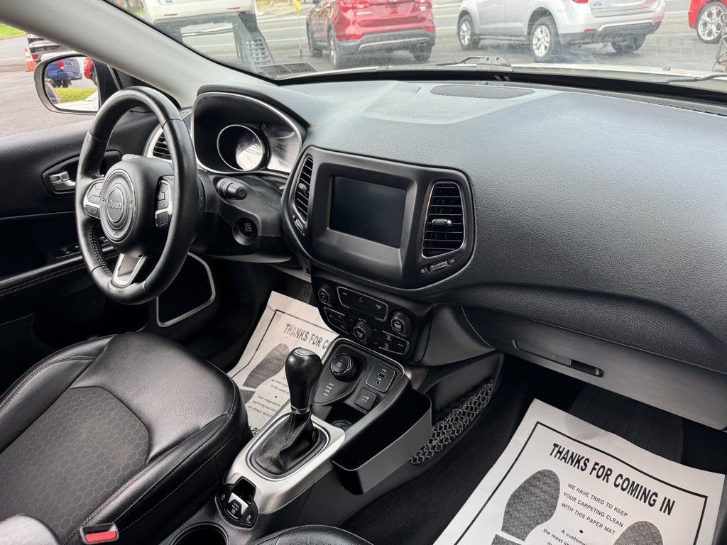 Used 2018 Jeep Compass Latitude w/ Popular Equipment Group AWD/4WD image 9