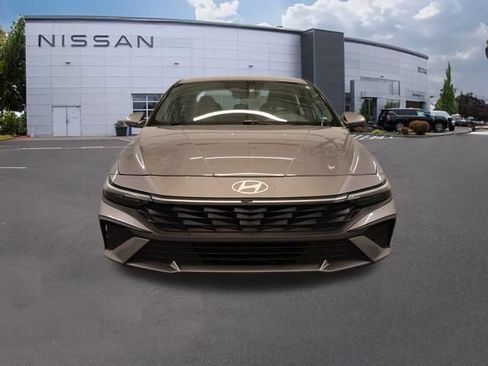 Used 2024 Hyundai Elantra SEL FWD image 7