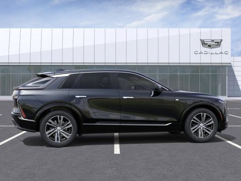 New 2026 Cadillac Lyriq Luxury w/ LPO, Floor Liner Package AWD/4WD image 5