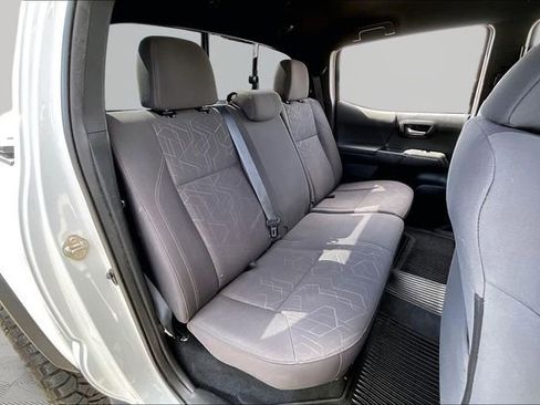 Used 2016 Toyota Tacoma TRD Off-Road w/ Towing Package image 17