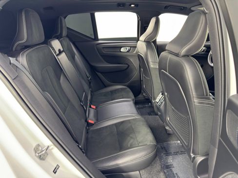 Used 2021 Volvo XC40 P8 Recharge w/ Advanced Package image 39