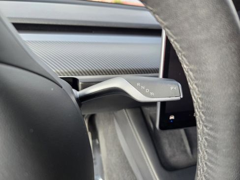 Used 2022 Tesla Model Y Long Range image 17