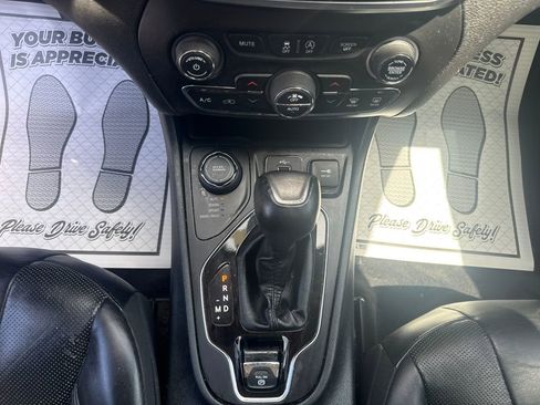 Used 2019 Jeep Cherokee Limited AWD/4WD image 20
