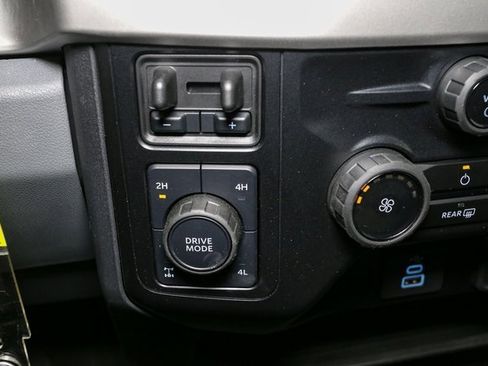 Used 2024 Ford F350 XLT image 27