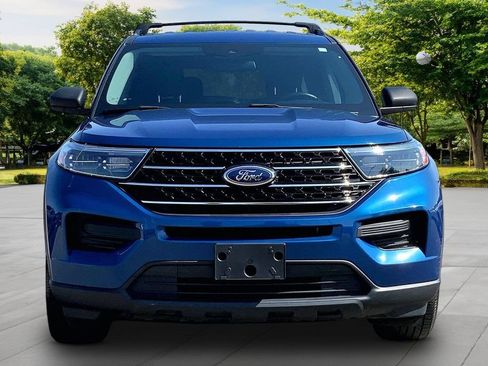 Used 2021 Ford Explorer XLT AWD/4WD image 2