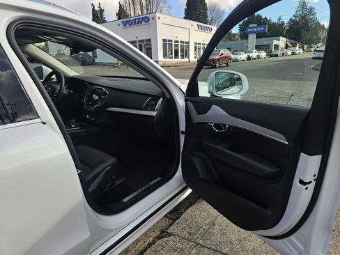 Used 2024 Volvo XC90 B5 Core w/ Protection Package Premier image 10