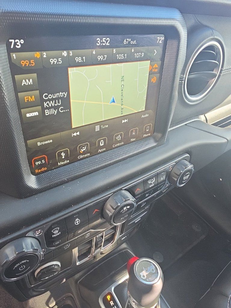 Used 2018 Jeep Wrangler Unlimited Sahara AWD/4WD image 5
