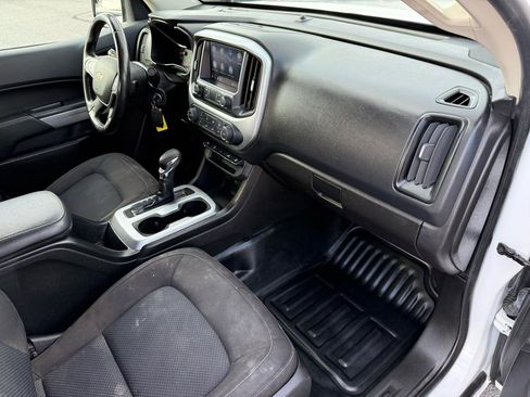 Used 2022 Chevrolet Colorado LT w/ Fleet Safety Package RWD image 16