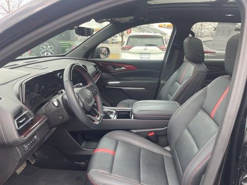 Used 2024 Chevrolet Traverse RS image 9