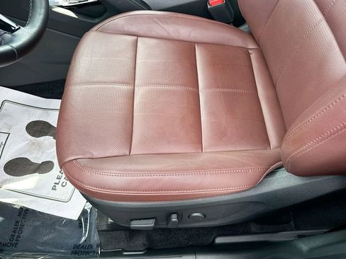 Used 2024 Kia Telluride EX w/ EX Captain's Chair Package image 19