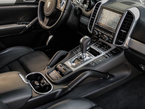 Used 2013 Porsche Cayenne Turbo AWD/4WD image 19
