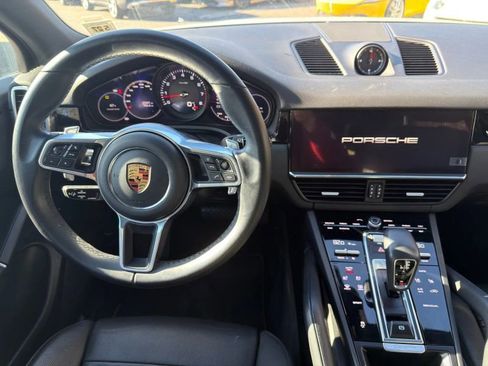 Used 2022 Porsche Cayenne Platinum Edition image 17