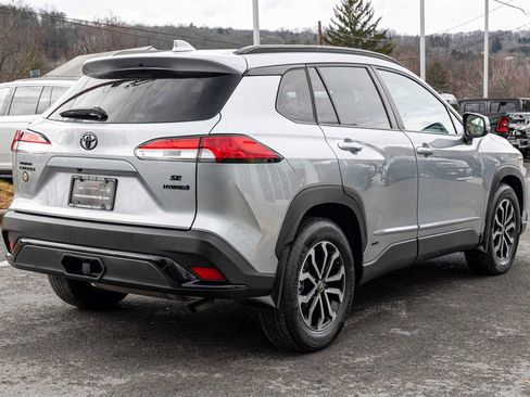 Used 2024 Toyota Corolla Cross SE image 4