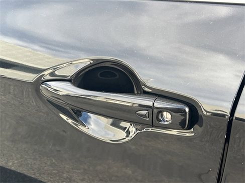 Used 2020 Nissan Rogue Sport SV image 32