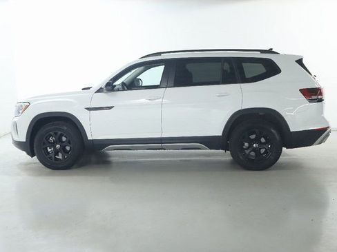 Used 2025 Volkswagen Atlas Peak Edition SE image 42