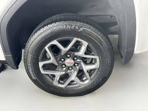 Used 2024 GMC Sierra 1500 SLE w/ Preferred Package image 11