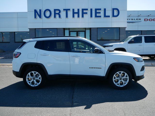 Used 2025 Jeep Compass Latitude w/ Sun & Sound Group AWD/4WD image 1