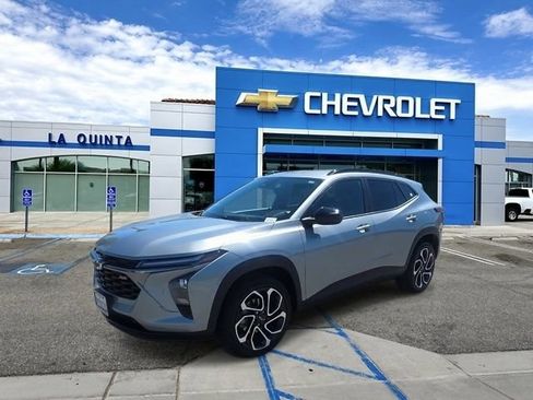 Used 2025 Chevrolet Trax RS w/ Driver Confidence Package FWD image 4