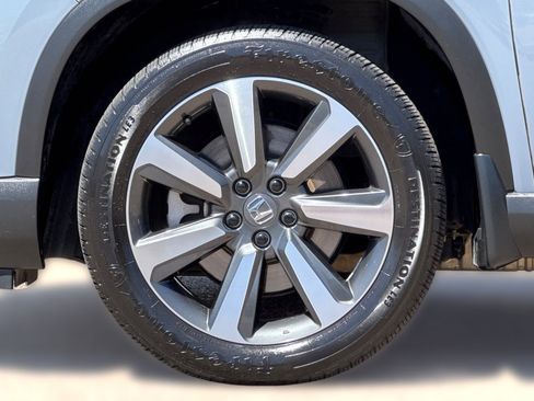 Used 2024 Honda Pilot Touring image 13