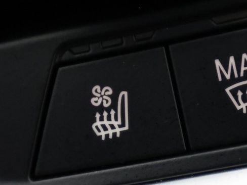 Used 2022 BMW M4 Competition w/ Executive Package image 31