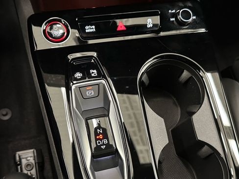 Used 2025 Audi SQ6 e-tron Prestige w/ 21" Black Optic Wheel Package image 29