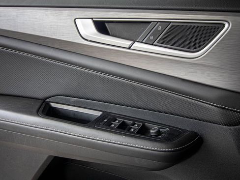 Used 2024 Volkswagen Atlas Cross Sport SE w/ Panoramic Sunroof Package image 22