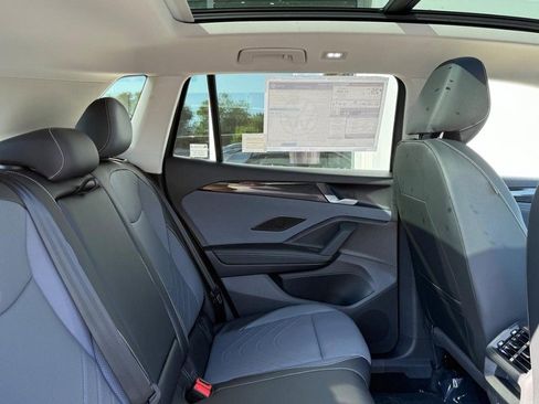 New 2025 Volkswagen Tiguan SE image 4