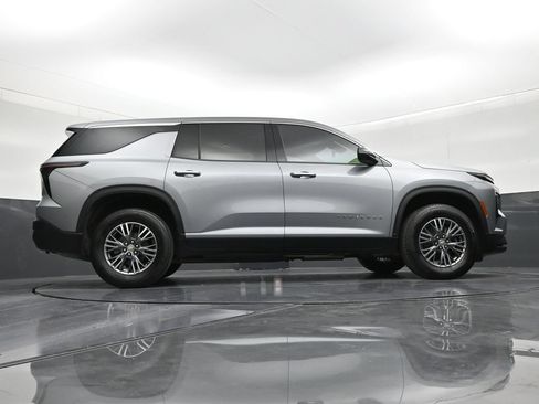 Used 2024 Chevrolet Traverse LS FWD image 25