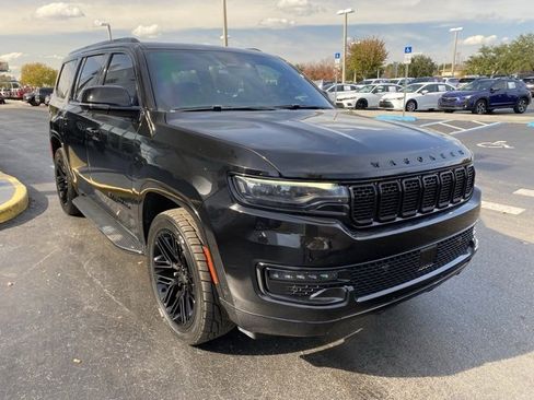 Used 2023 Jeep Wagoneer Series II image 2