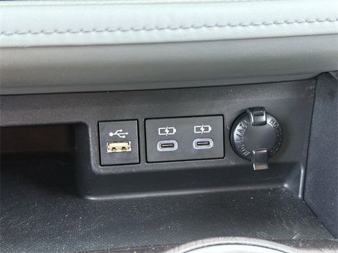 Used 2023 Toyota Highlander Limited image 22