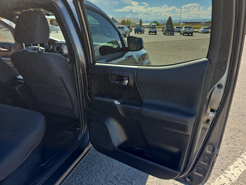 Used 2019 Toyota Tacoma TRD Off-Road w/ Technology Package AWD/4WD image 35