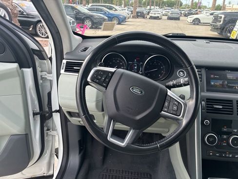 Used 2017 Land Rover Discovery Sport SE image 7